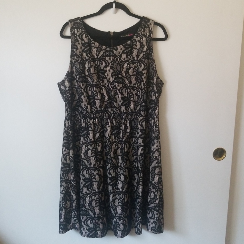 Black and Cream Lace Cocktail Dress